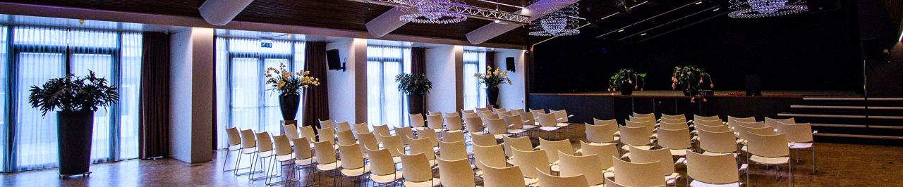 22 de duinpan de zilk grote zaal met podium.jpg?1768834619&focus=59.83 60